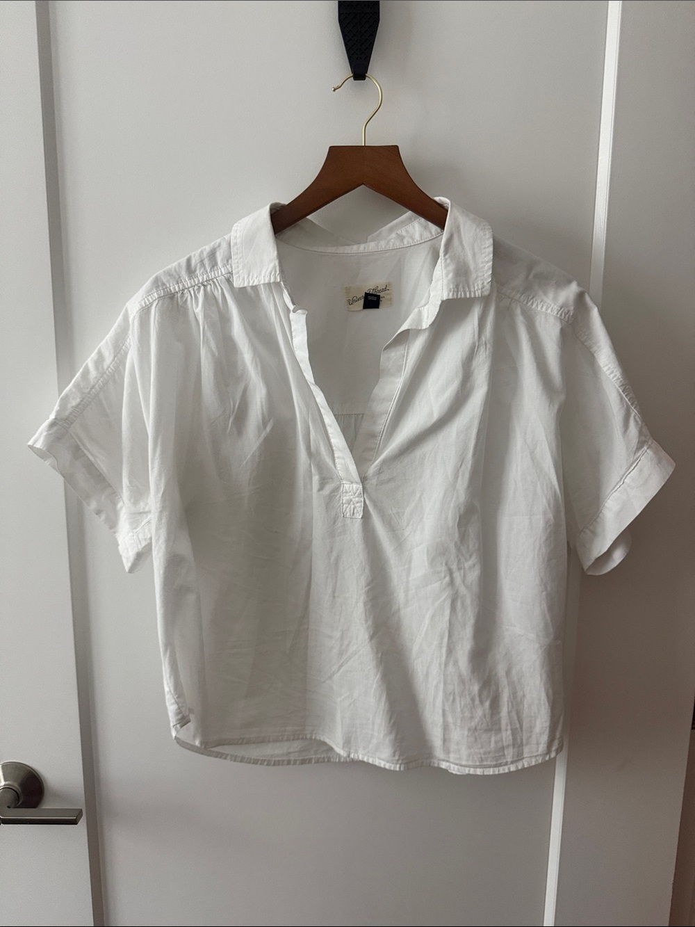 Universal Thread White Cropped Button-Down Collared Top